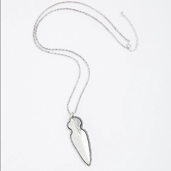 NWT Torrid Pavé Arrowhead Pendant Necklace - Picture 2 of 2